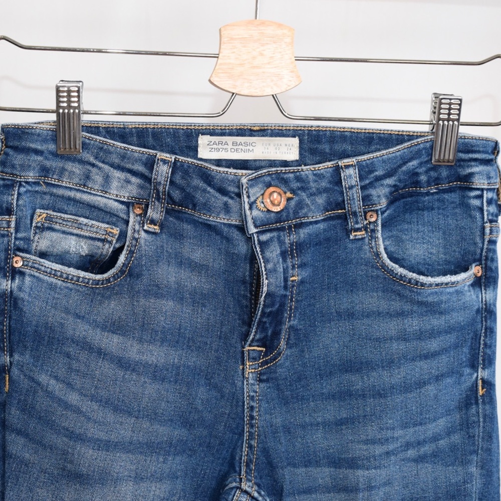 Distressed Jeans - Picture 2 of 4